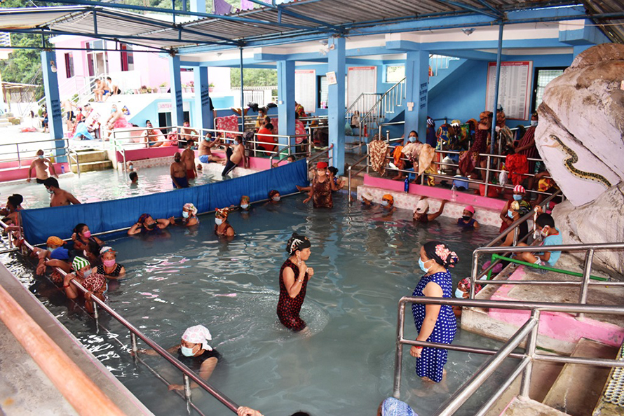तातोपानीमा आकर्षण बढ्दै, प्रवेश शुल्कबाटै एक करोड भन्दाबढी आम्दानी