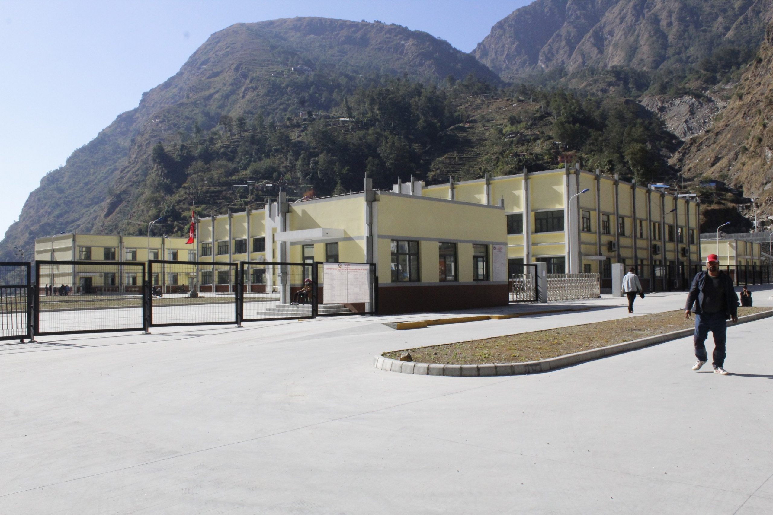 रासायनिक मल १० महिनादेखि भन्सारकै गोदाममा