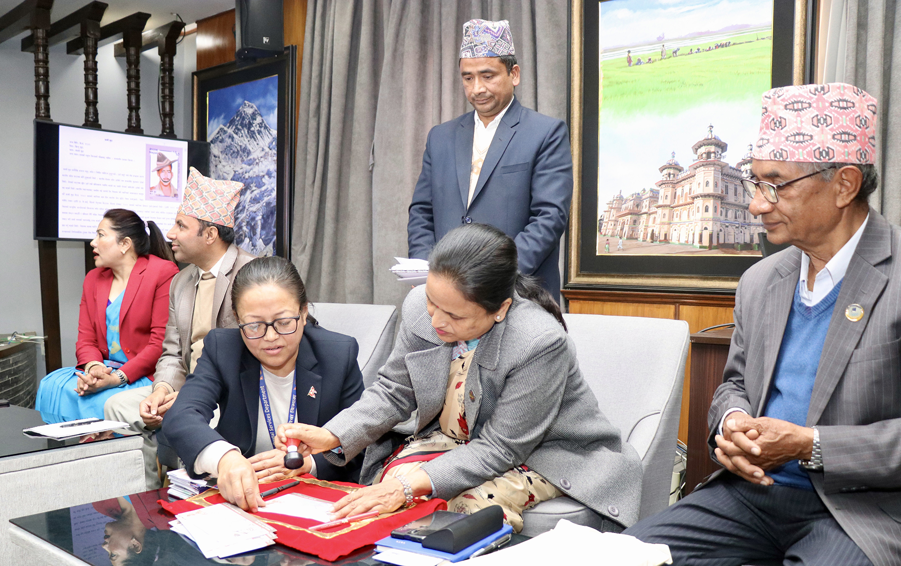 स्वदेशमै छापिएका हुलाक टिकट प्रचलनमा