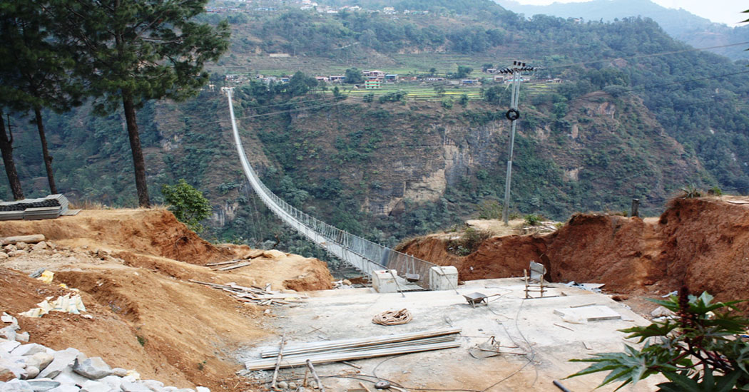पर्वत र बागलुङ जोड्ने निर्माणाधीन झोलुङ्गे पुल निर्माण अन्तिम चरणमा