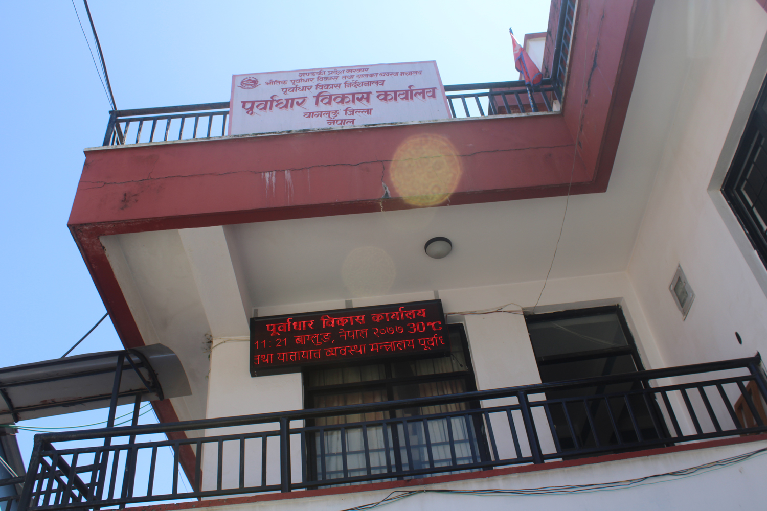 दुई जिल्ला जोड्ने सडक : तीन पटक म्याद थप्दा ६० प्रतिशत काम