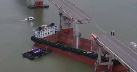 दक्षिण चीनमा पुलमा जहाज ठोक्किँदा दुईको मृत्यु