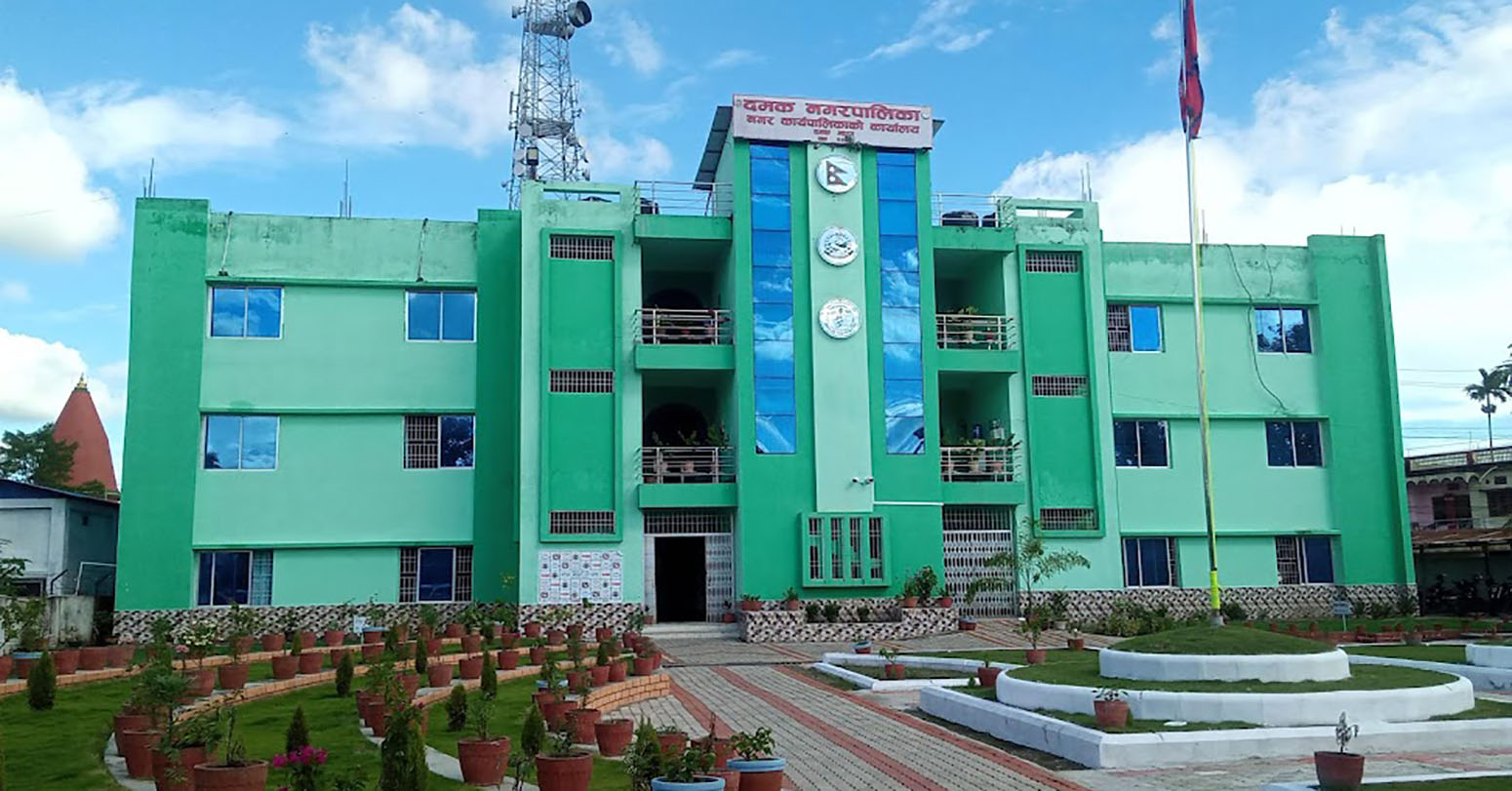 दमक नगरपालिकाले प्राधिकरणसँग विद्युत् पोल उपयोग गरेबापत भाडा असुल्ने