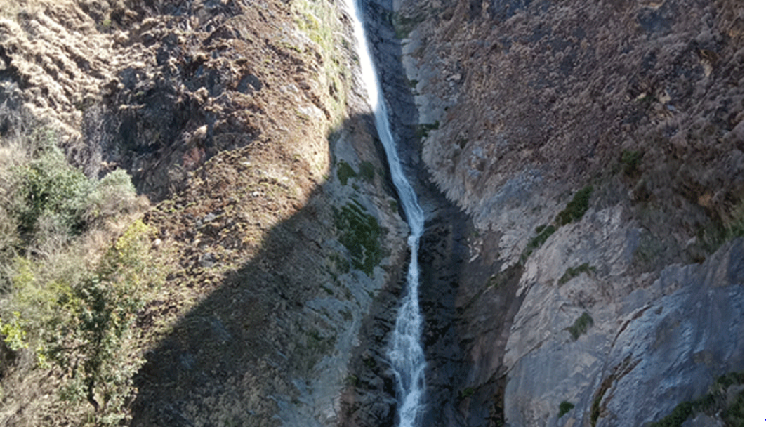 गडरायको आकर्षक गहना ‘चम्ला झरना’ पर्यटकका लागि आकर्षक गन्तव्य बन्दै