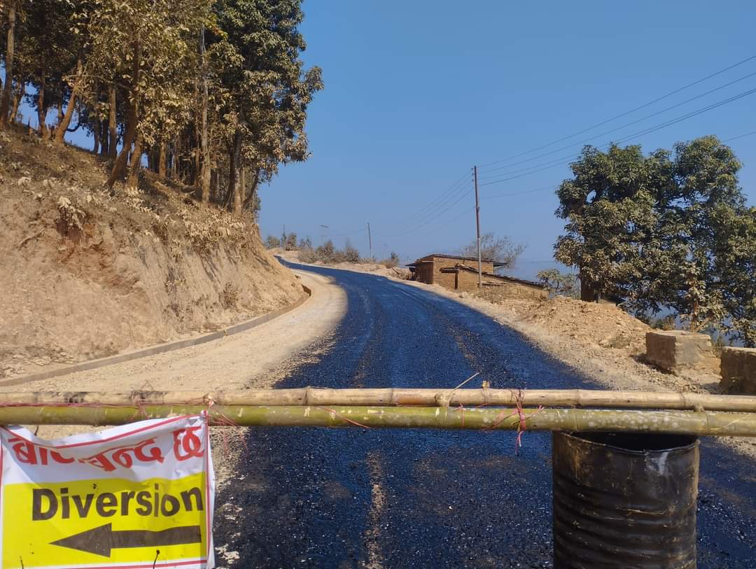 ट्रयाक खुलेको २९ वर्षपछि मानपुर-डेडगाउँ सडक कालोपत्र हुँदै