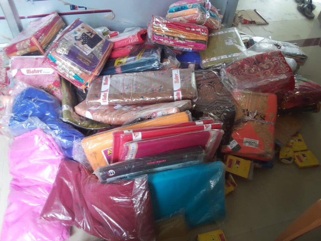 वीरगञ्जबाट काठमाडौँतर्फ आउँदै गरेको ट्रक ७० लाखका लत्ताकपडासहित नियन्त्रणमा
