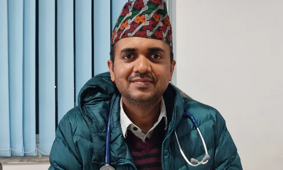 ‘विद्यालयस्तरबाटै धूमपान तथा सुर्ती सेवनबारे सचेतना जगाउन आवश्यक’:वरिष्ठ मुटुरोग विशेषज्ञ ओममूर्ति