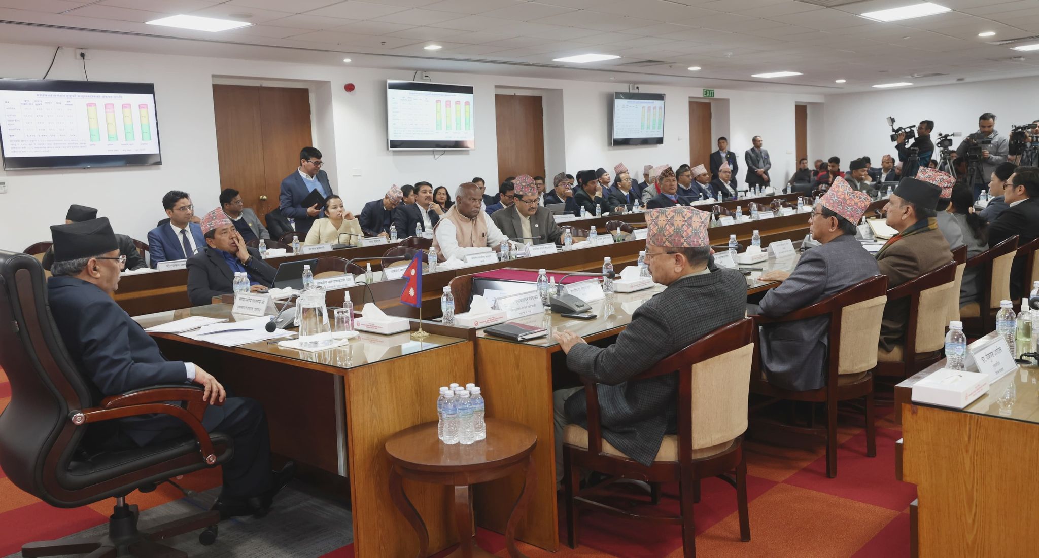 मन्त्री र सचिवहरुको कामकारबाहीप्रति प्रधानमन्त्री असन्तुष्ट