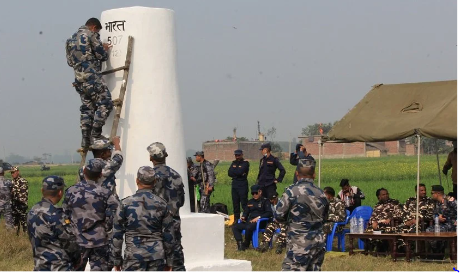 नेपाल–भारत दशगजा क्षेत्रमा रहेका सीमा स्तम्भको मर्मतसँगै रङरोगन