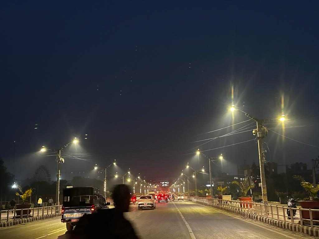 काठमाडौँका सडकमा एक हजार २६ वटा ‘स्मार्ट लाइट’ जडान