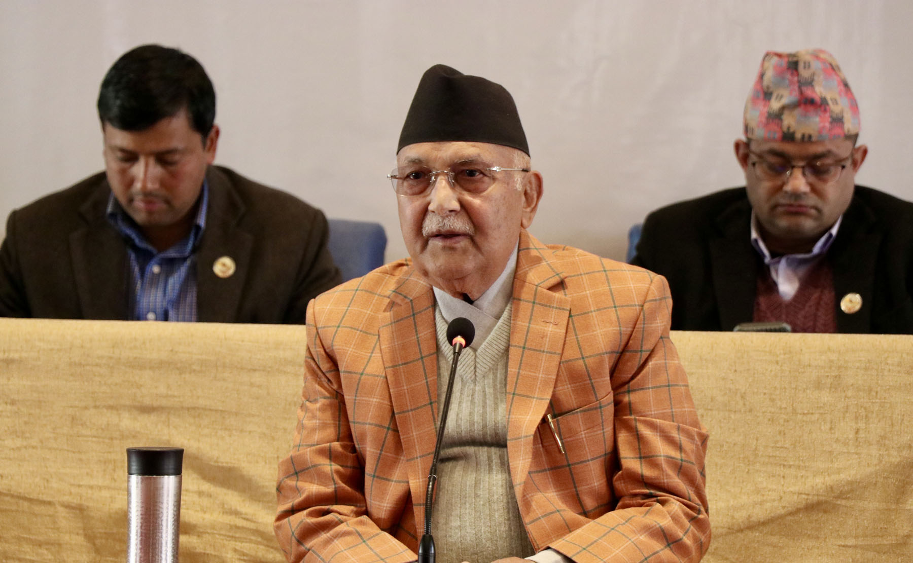 पार्टीका सांसदलाई प्रधानमन्त्रीको निर्देशनः नीति तथा कार्यक्रमको ढुक्कले समर्थन गर्नु