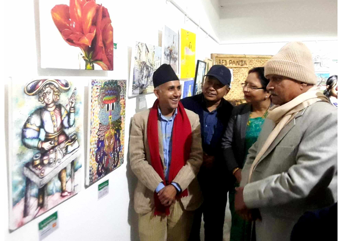 पूर्वराष्ट्रपति डा यादवद्धारा मुन्धुम अन्तरराष्ट्रिय कला प्रदर्शनीको अवलोकन