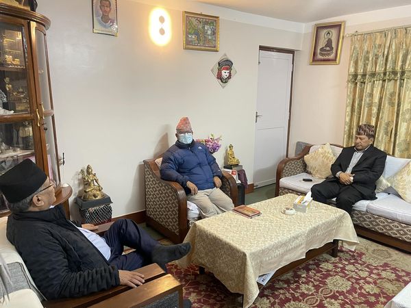 नयाँ सत्ता गठबन्धनबारे आफूलाई जानकारी नदिएको भन्दै प्रचण्डसँग माधव नेपाल असन्तुष्ट