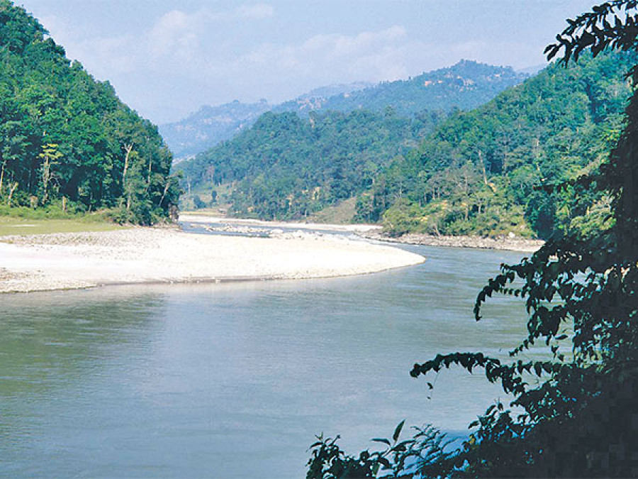 अरुण नदीमा फेरी बन्द भएपछि यातायात अवरुद्ध