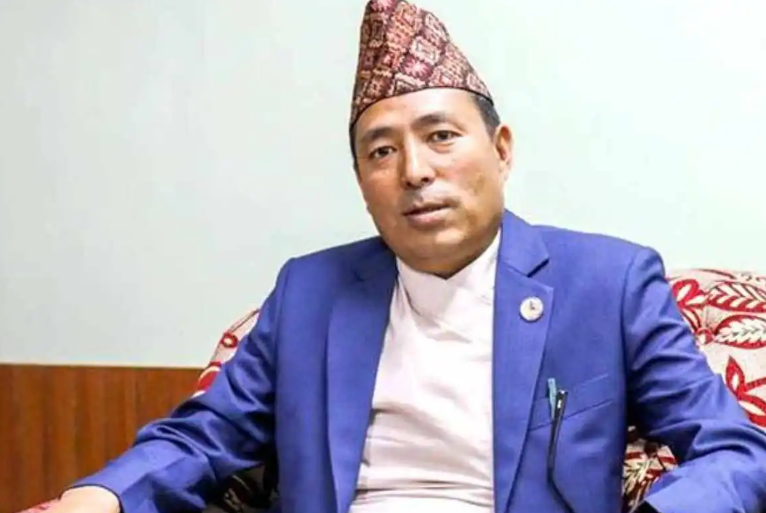 कार्यसम्पादनमा ढिलासुस्ती गर्ने कर्मचारीलाई दण्डित गरिन्छ : मन्त्री बुढा