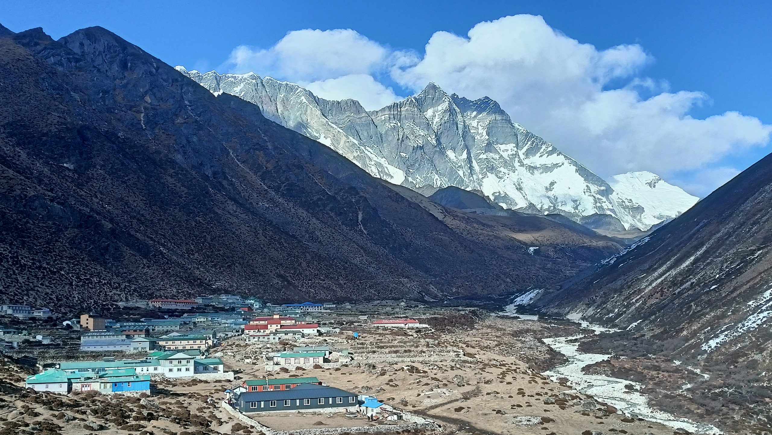 तस्बिरमा दिङ्बुचे भ्याली