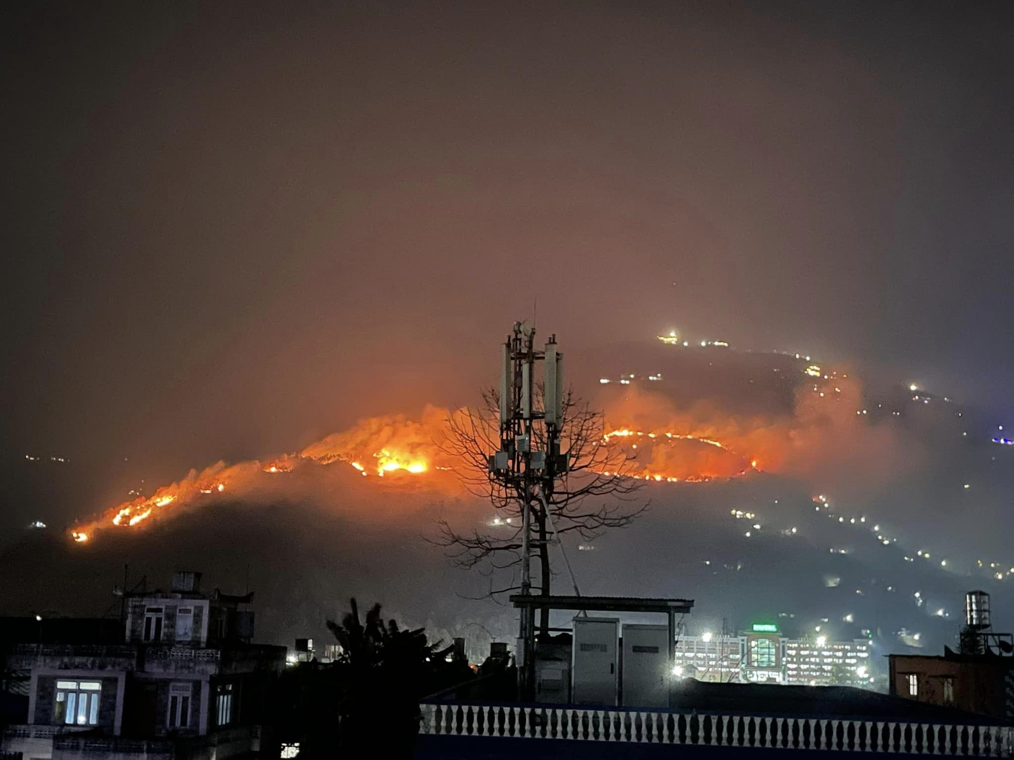 कास्कीको काहुँडाँडामा भीषण आगलागी