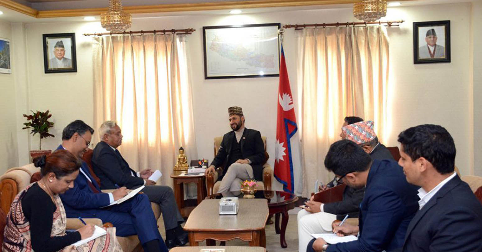 गृहमन्त्री लामिछानेसँग नेपालका लागि भारतीय राजदूत नवीन श्रीवास्तवको भेट
