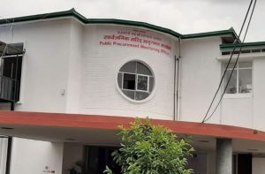 तीन वटा निर्माण व्यवसायी तथा आपूर्तिकर्ताहरू परे कालोसूचीमा