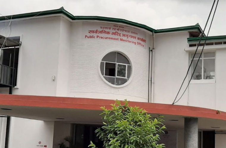 तीन वटा निर्माण व्यवसायी तथा आपूर्तिकर्ताहरू परे कालोसूचीमा