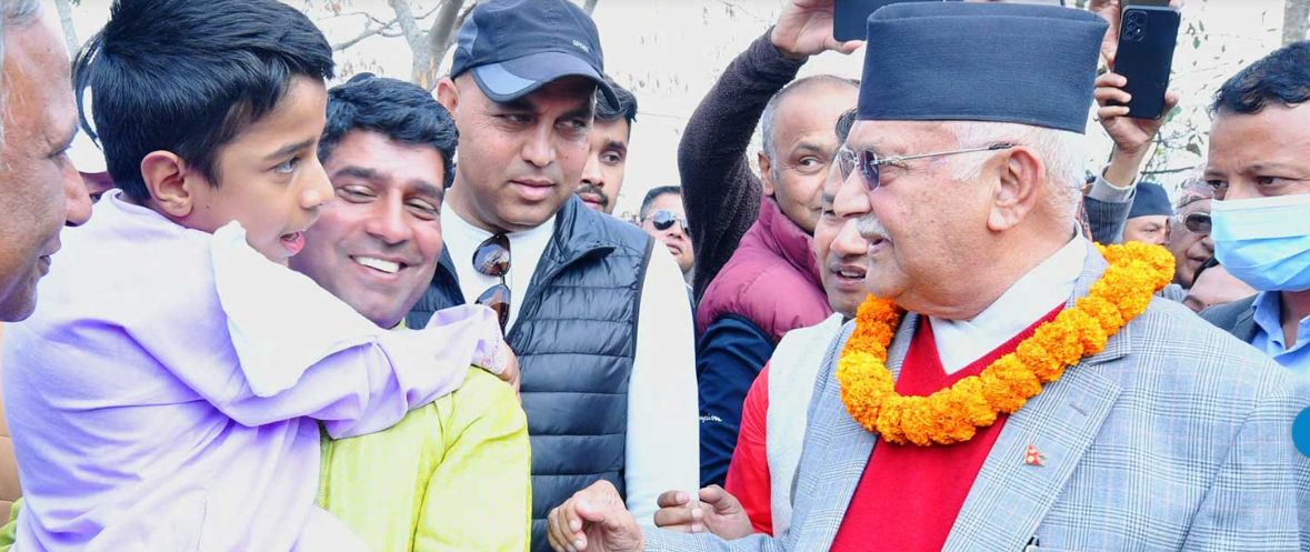 अध्यक्ष ओली आदित्य मोक्षधाम–काव्य गोष्ठीमा सहभागी