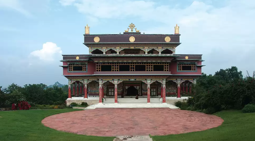 लुम्बिनीका विहार तथा गुम्बामा व्यावसायिक रुपमा पर्यटक राख्ने गरेको गुनासो