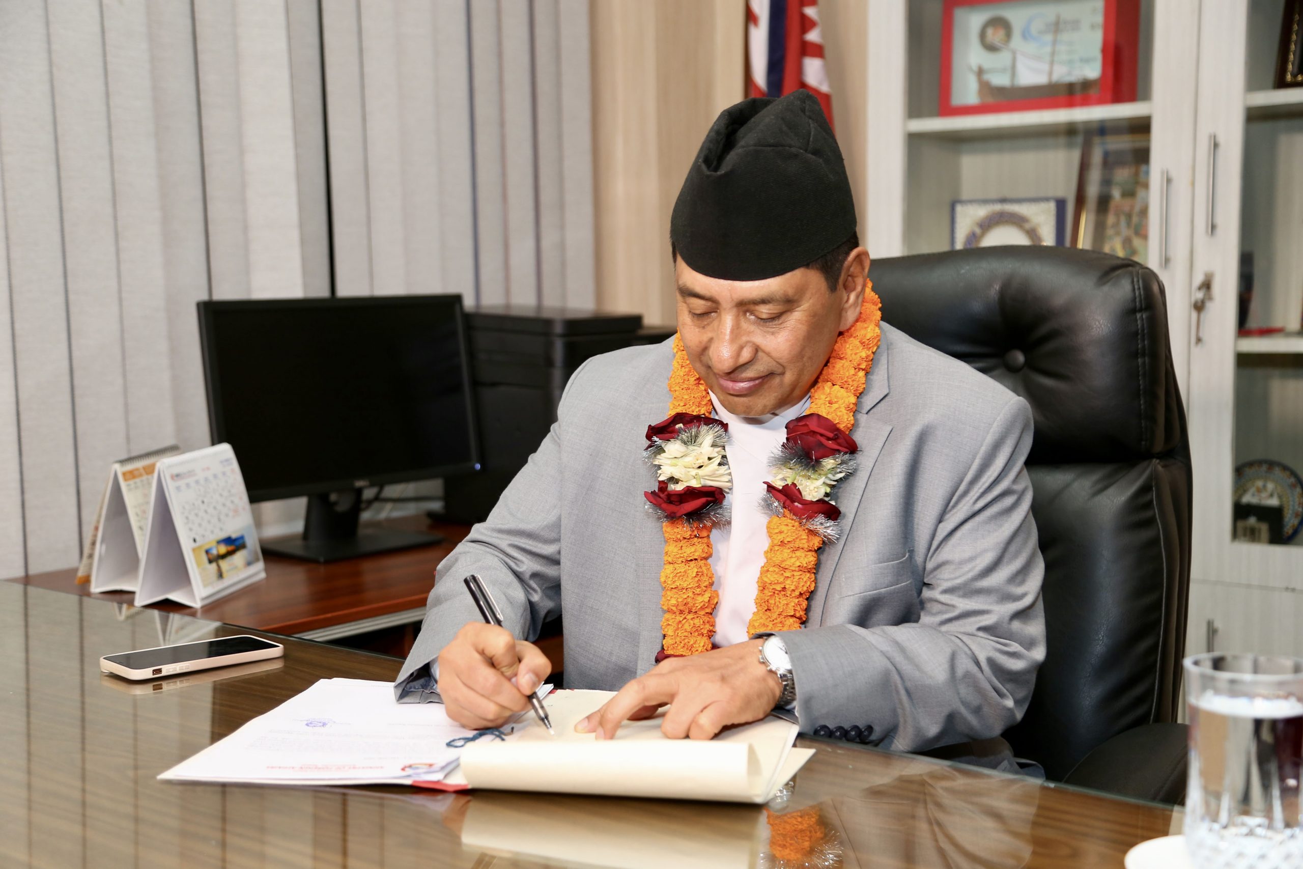 राष्ट्रिय हित अनुकूलको निर्णय गराउन तथा विश्व शान्तिको पक्षमा आवाज उठाउँछुः परराष्ट्रमन्त्री श्रेष्ठ