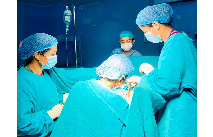 महिला चिकित्सकसँग खुल्न थाले आङ खस्ने समस्याबाट पीडित बझाङका महिला