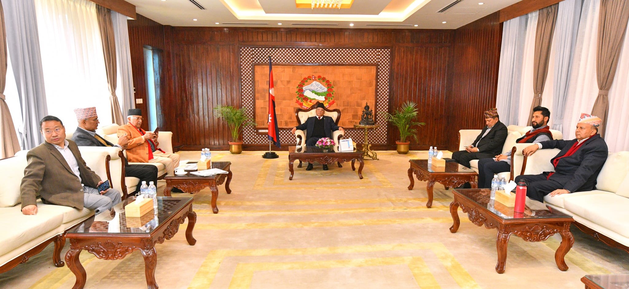 सबै मन्त्रीलाई हटाउने तयारी, आजै सानो आकारको मन्त्रिपरिषद् पुर्नगठन हुने