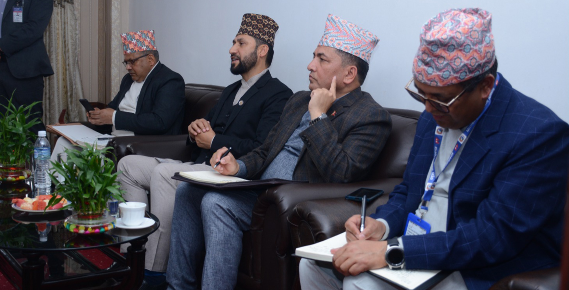 रेमिट्यान्स पठाएर देशको अर्थतन्त्र धानिदिने श्रमिकहरूलाई अभद्र व्यवहार नगर्न अध्यागमनका कर्मचारीलाई गृहमन्त्रीको निर्देशन