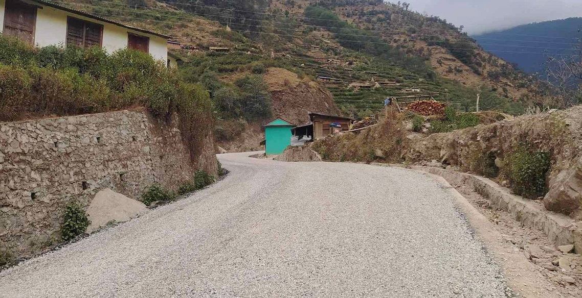 सडक विस्तारसँगै सुनसान बन्दै गाउँ