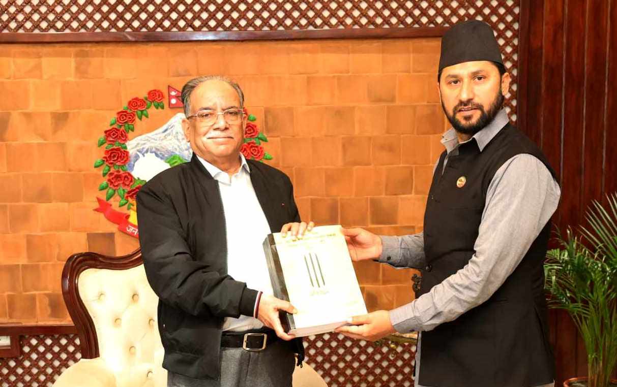 गृहमन्त्रीले प्रधानमन्त्रीलाई बुझाए सुन तस्करीसम्बन्धी जाँचबुझ आयोगको प्रतिवेदन