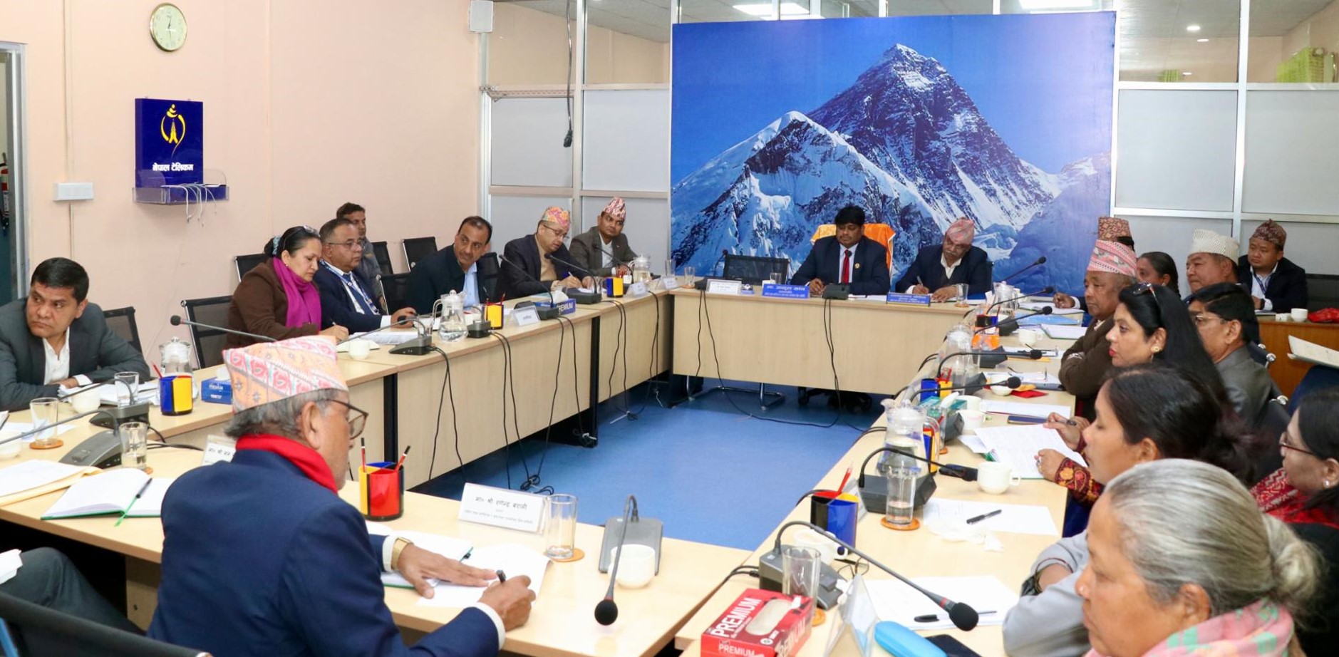 समितिले फलामे छड उत्पादन गर्ने कारखानाको अवलोकन गर्ने