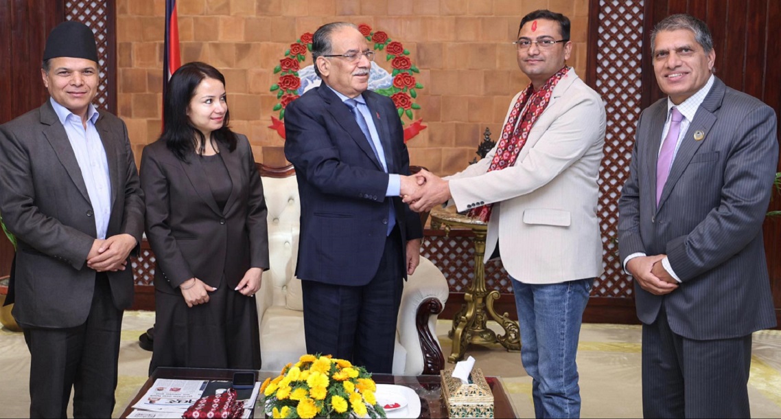 विश्वदीप पाण्डे माओवादी केन्द्रमा प्रवेश, प्रचण्डले गरे स्वागत