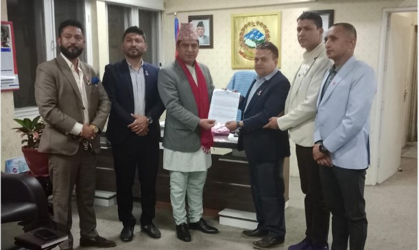 ढुवानी व्यवसायीका समस्या समाधानमा सकारात्मक छु : मन्त्री भण्डारी