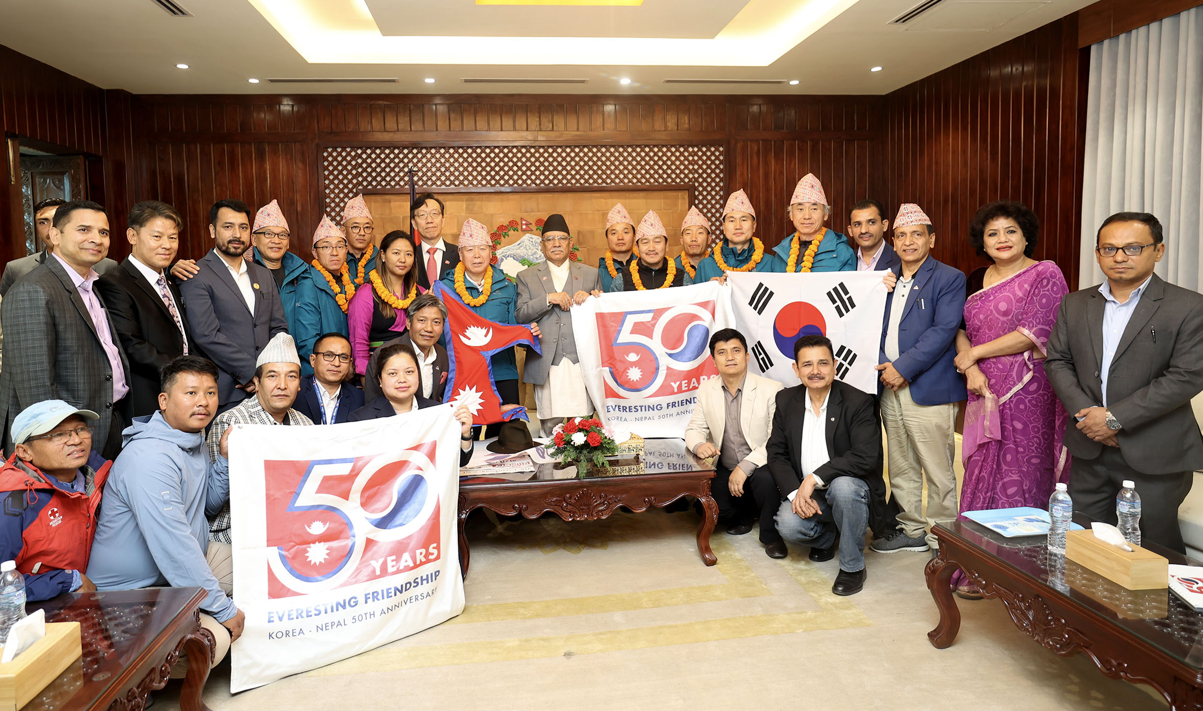 प्रधानमन्त्रीद्वारा जुगल हिमाल चढ्न जाने नेपाली र कोरियाली आरोहीको विदाइ