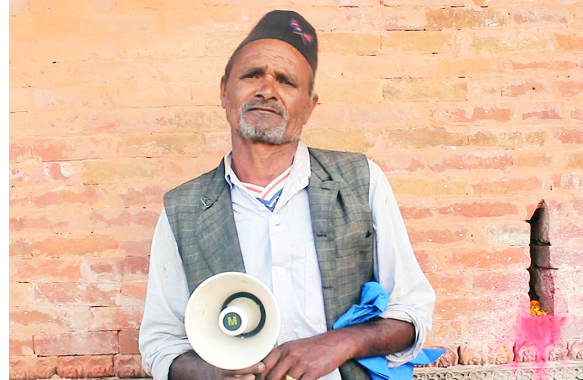 तीन पुस्तादेखिको कटुवाल पेसा धान्दै मनबहादुर