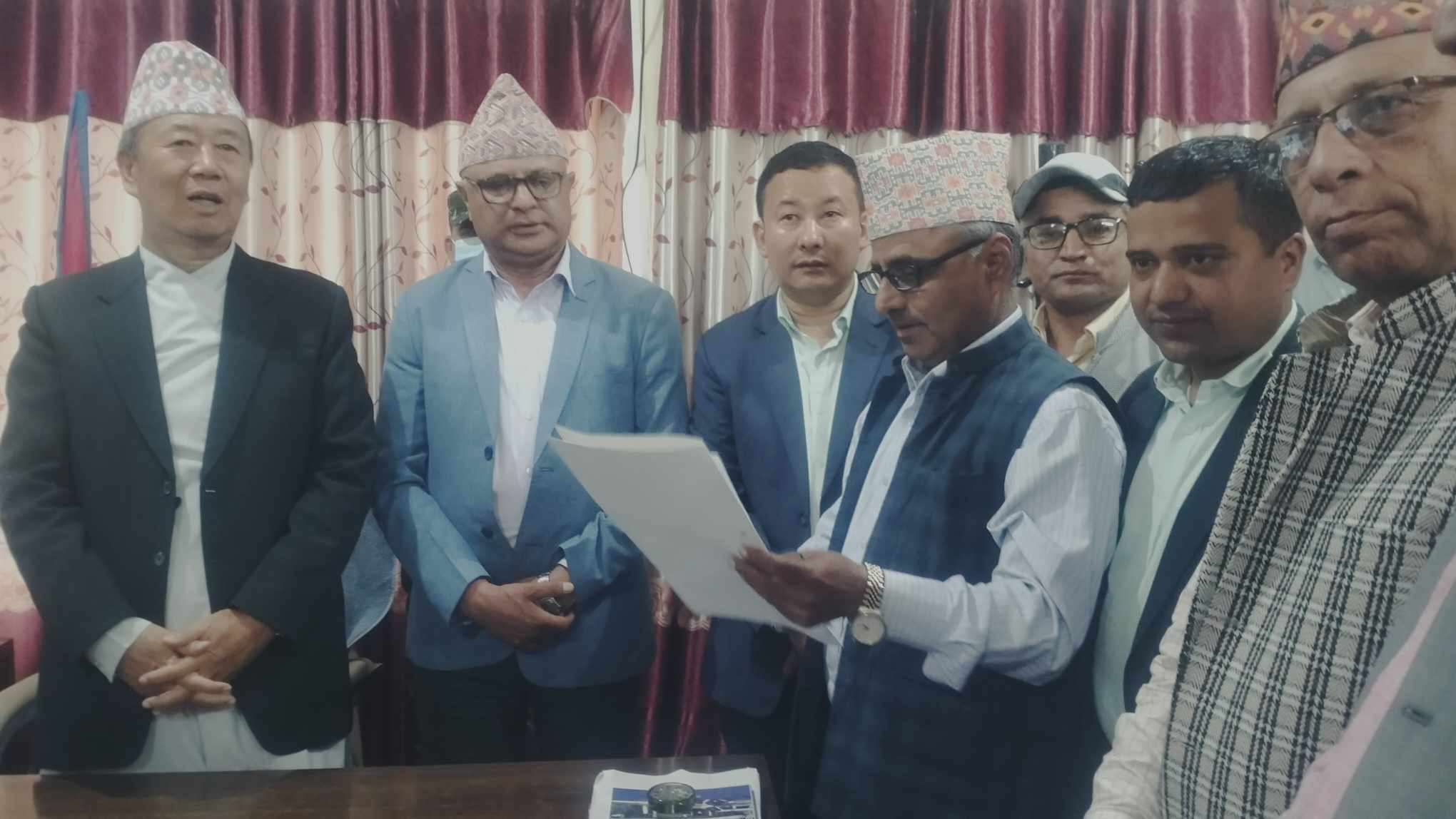 कोशीमा नयाँ सरकार गठनका लागि एमाले र माओवादीको निवेदन