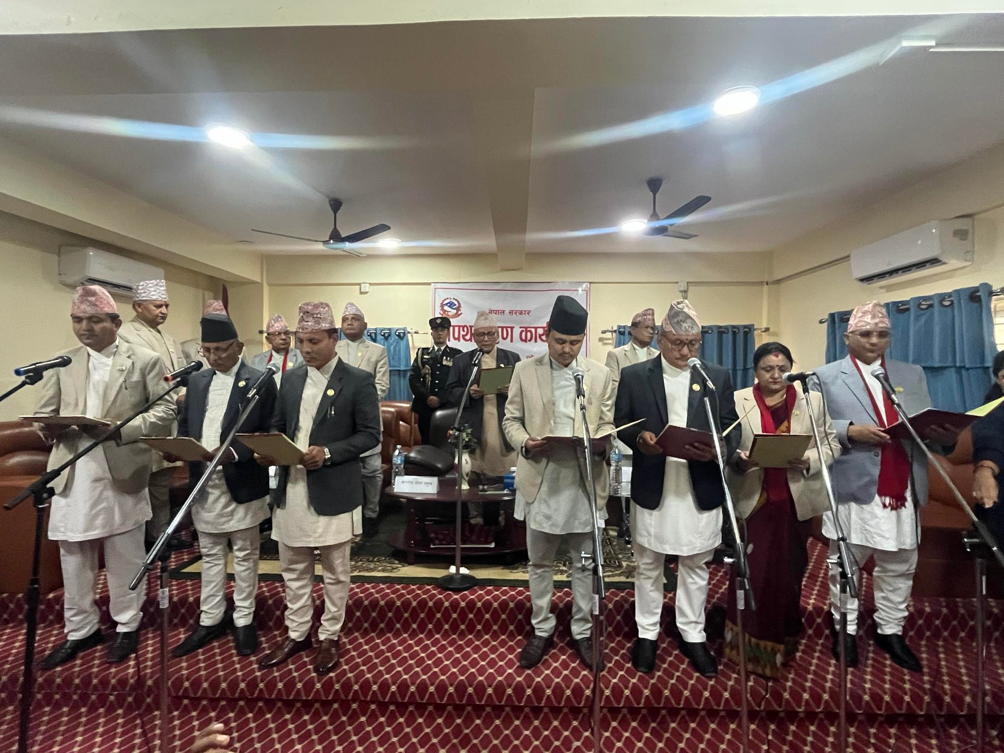 लुम्बिनी प्रदेशका नवनियुक्त सात मन्त्रीले लिए शपथ