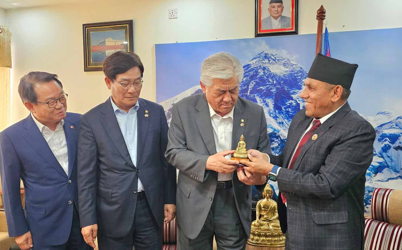 अध्यक्ष दाहालसँग गणतन्त्र कोरियाको संसदीय टोलीको भेट