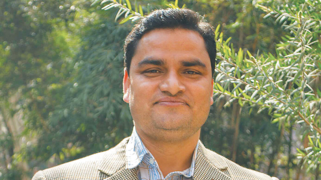 ‘विपन्न वर्गको पहुँचसम्म स्वास्थ्य सेवा पुर्‍याउँछु’ – प्रदीप पौडेल