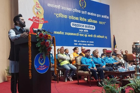 सार्वजनिक यातायातलाई थप भरपर्दाे र दुर्घटनारहित बनाउन विशेष अपरेशन सञ्चालन गर्ने गृहमन्त्री लामिछानेको घोषणा