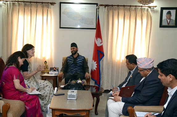 उपप्रधानमन्त्री लामिछाने र विश्व बैङ्कका देशीय निर्देशक बीच शिष्टाचार भेट