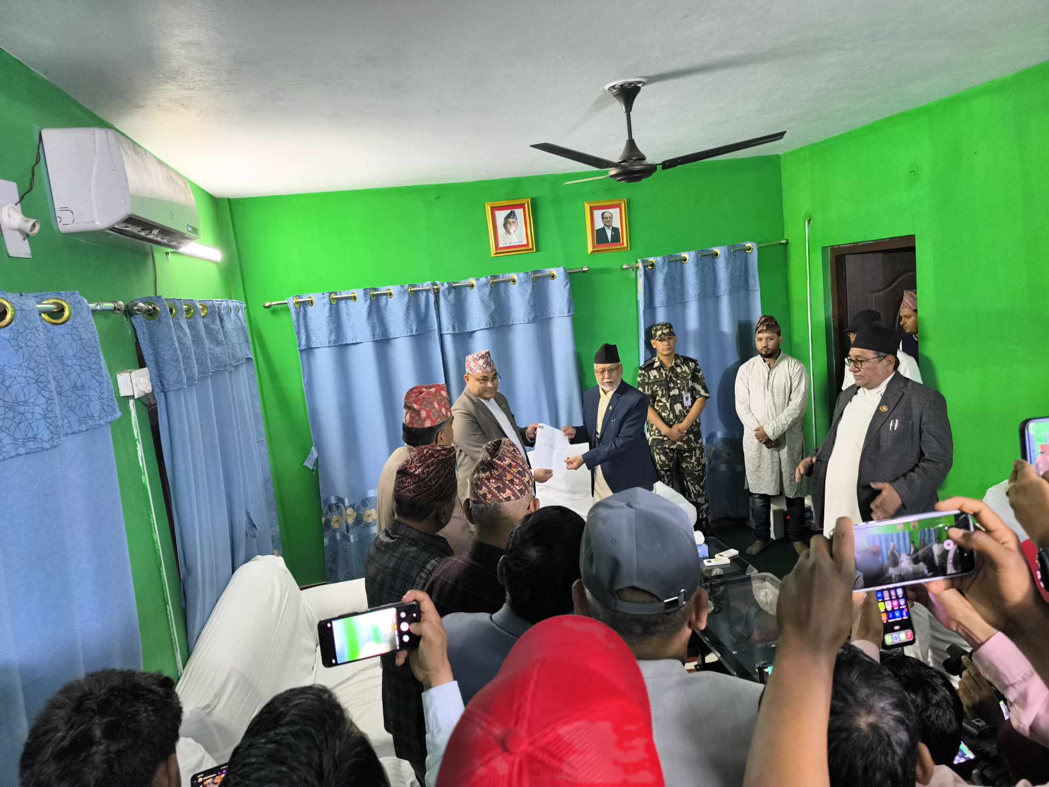 सुदूरपश्चिम प्रदेशका मुख्यमन्त्री शाहले दिए राजीनामा