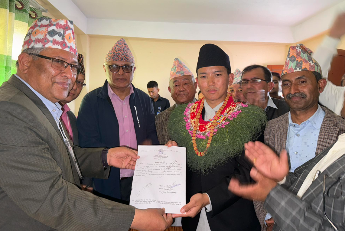 इलाम २ मा एमालेका सुहाङ नेम्वाङले गरे मनोनयन दर्ता