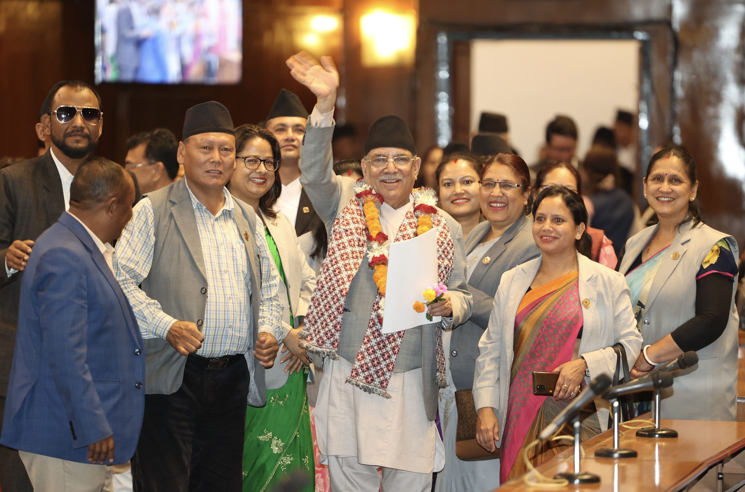 विपक्षी दलहरुको विरोधकाबीच प्रधानमन्त्रीले पाए विश्वासको मत, पक्षमा १५७ मत