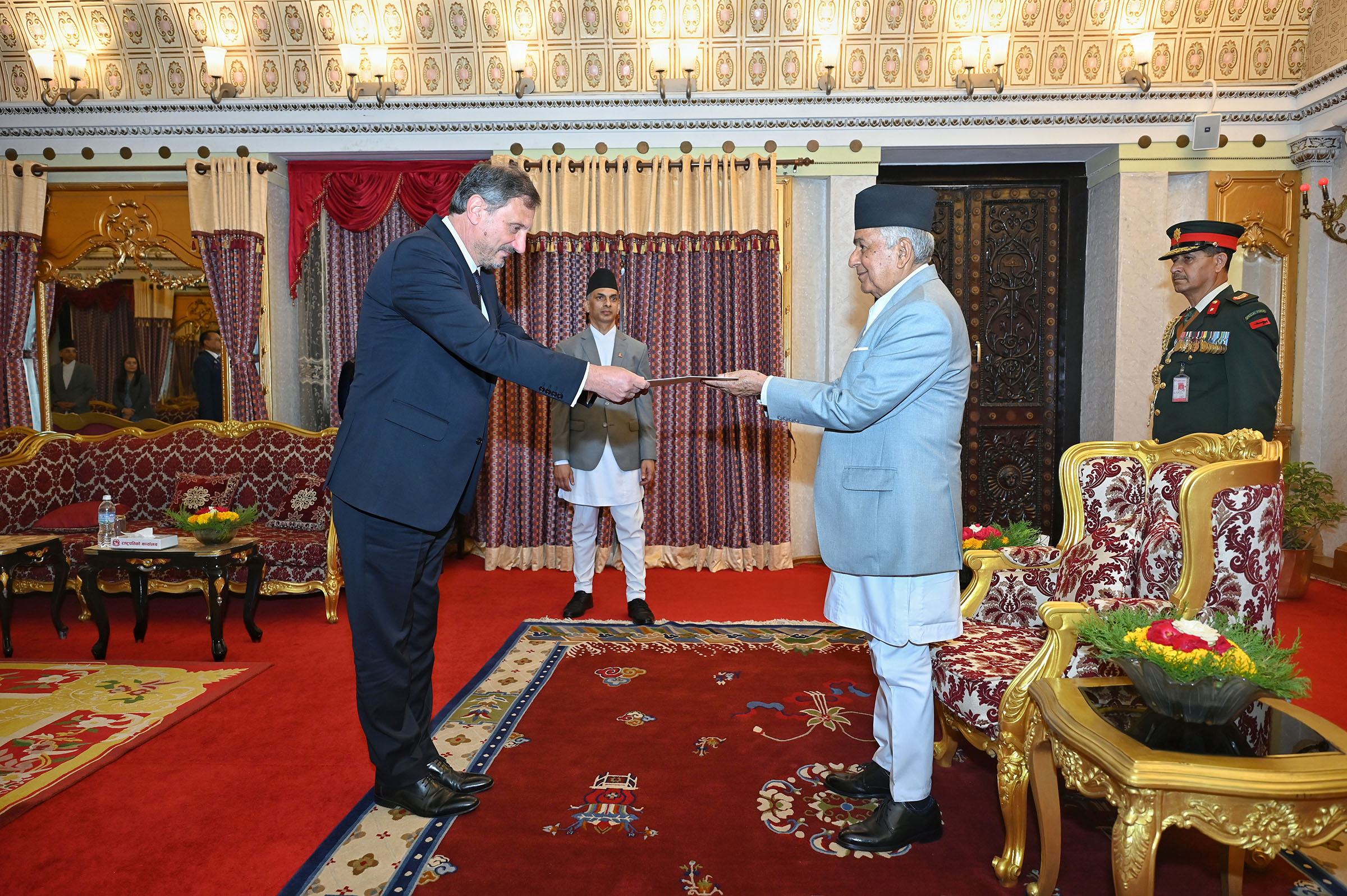 राष्ट्रपतिसमक्ष चार देशका गैरआवासीय राजदूतद्वारा ओहोदाको प्रमाणपत्र पेस