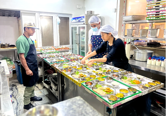 काठमाडौँमा मिथिला थाली चखाउँदै ‘मास्टर सेफ’ सन्तोष