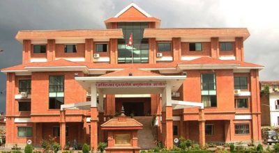 १५ हजार घुस लिँदै गरेको अवस्थामा सशस्त्र प्रहरी जवान खत्री पक्राउ