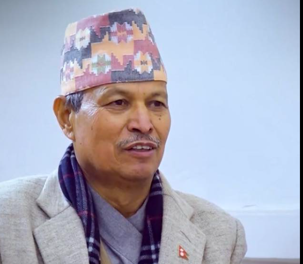 भीम रावलले पत्रकार सम्मेलन गर्दै